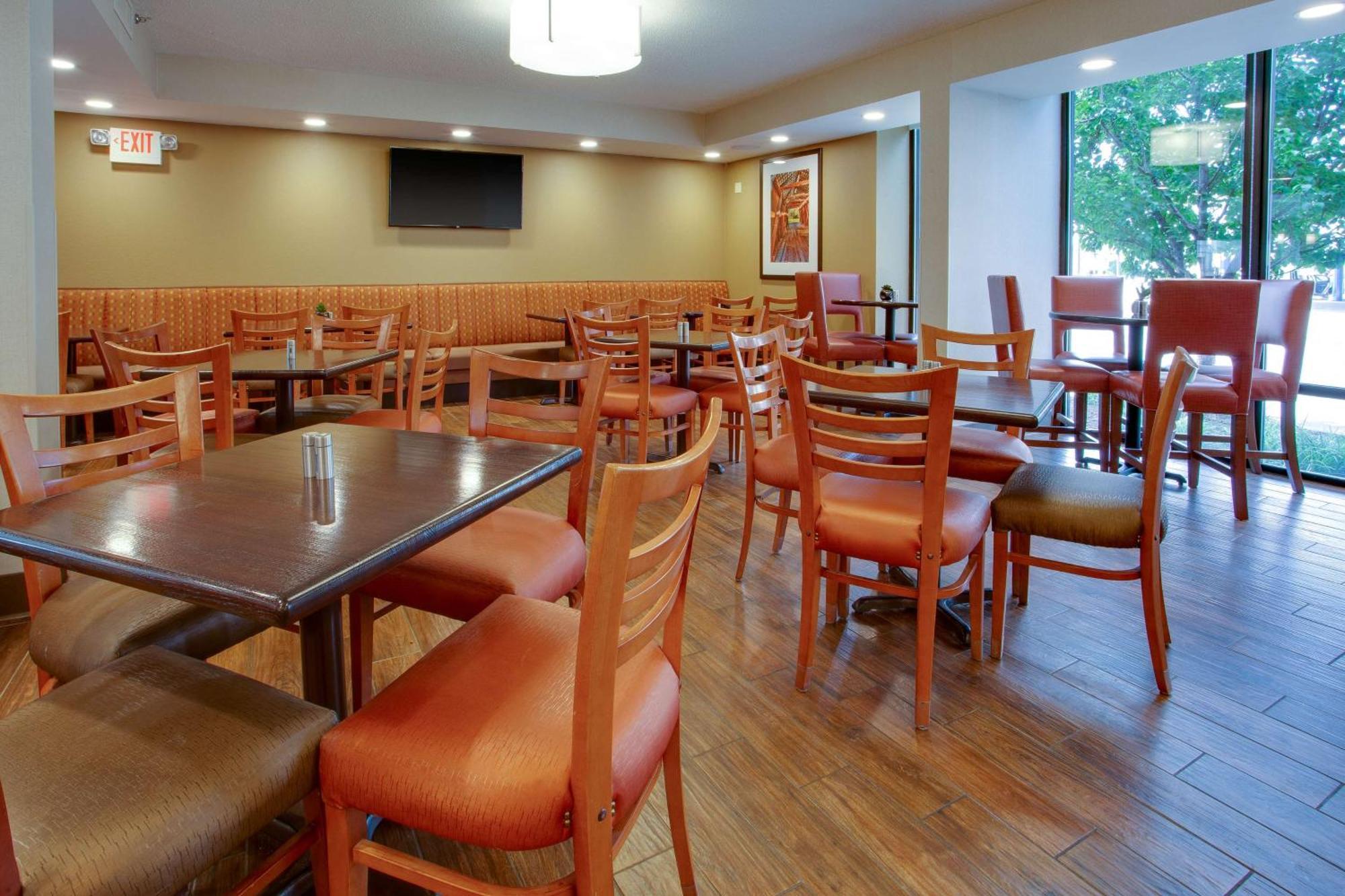 Drury Inn & Suites Terre Haute Exterior foto